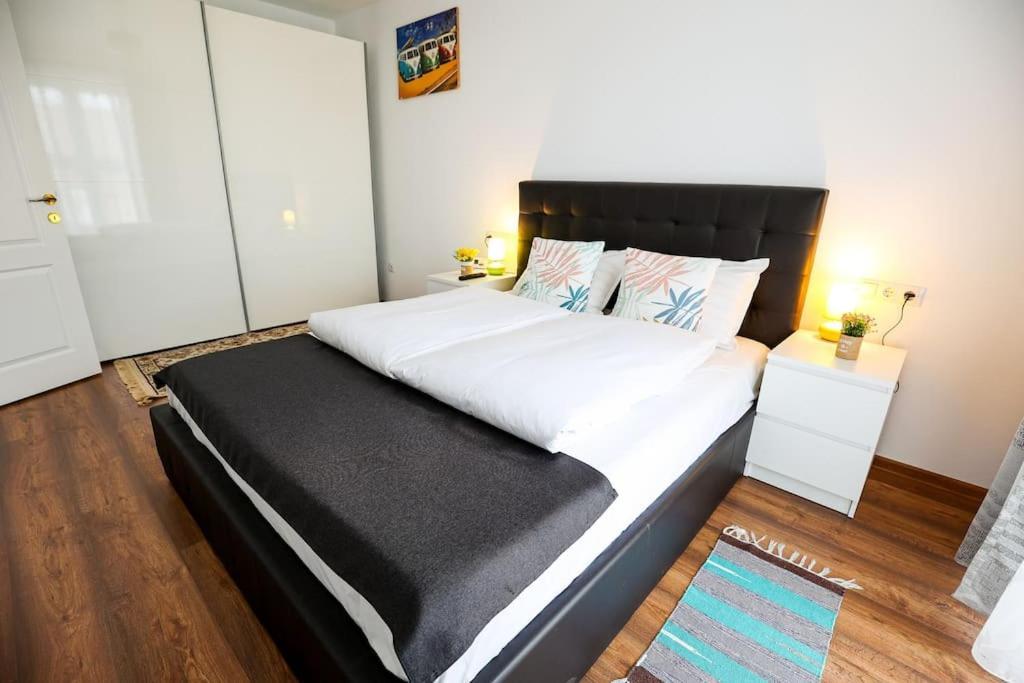 Modern Condo With Parking, Hermannstadt Exterior foto